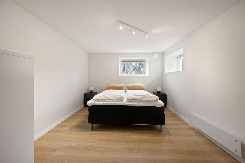 Practical Basement Apt With All Home Comforts Close To City Centre Stavanger Exteriér fotografie