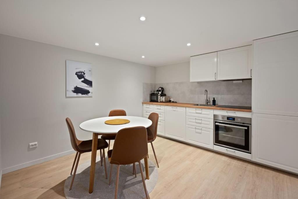 Practical Basement Apt With All Home Comforts Close To City Centre Stavanger Exteriér fotografie